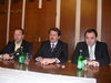 Primátor P. Hagyari, predseda NR SR P. Paška a župn P. Chudík na spoločnom stretnutí